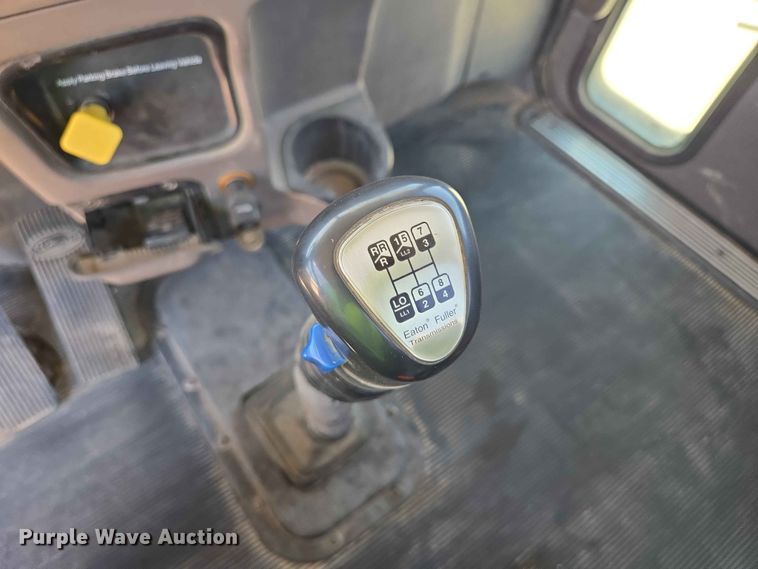image for item DP8926 2006 Peterbilt 357 ready mix truck