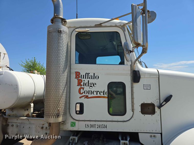 image for item DP8926 2006 Peterbilt 357 ready mix truck