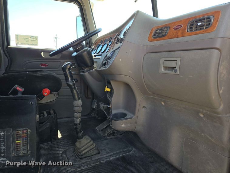 image for item DP8926 2006 Peterbilt 357 ready mix truck