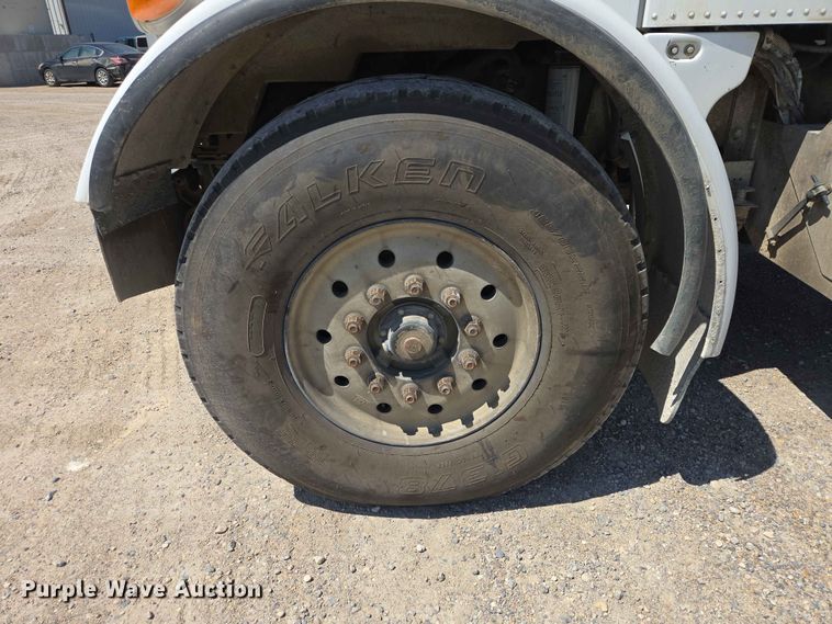 image for item DP8926 2006 Peterbilt 357 ready mix truck