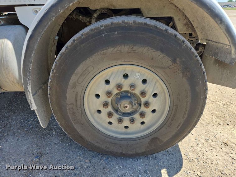 image for item DP8926 2006 Peterbilt 357 ready mix truck
