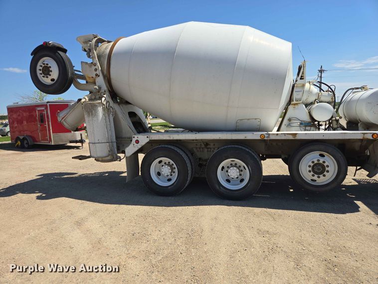image for item DP8926 2006 Peterbilt 357 ready mix truck