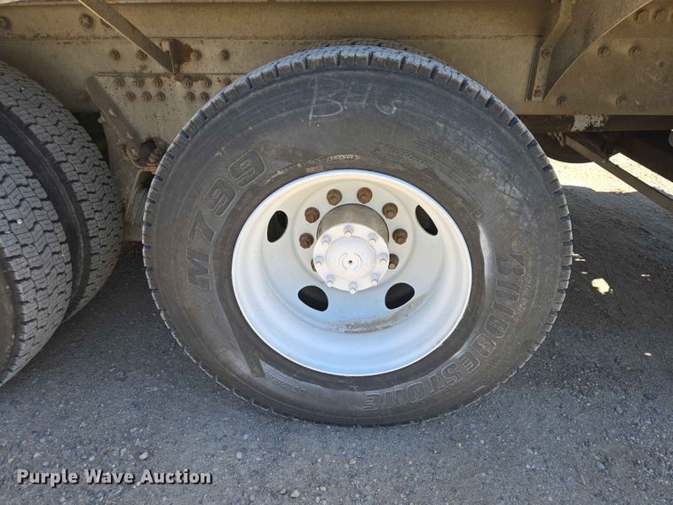 image for item DP8926 2006 Peterbilt 357 ready mix truck