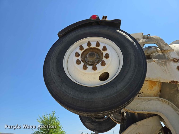 image for item DP8926 2006 Peterbilt 357 ready mix truck