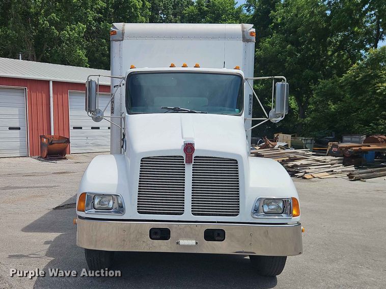 image for item DQ7790 2004 Kenworth T300 box truck