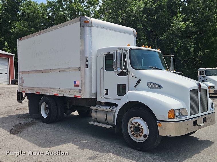 image for item DQ7790 2004 Kenworth T300 box truck