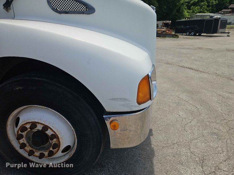 image for item DQ7790 2004 Kenworth T300 box truck