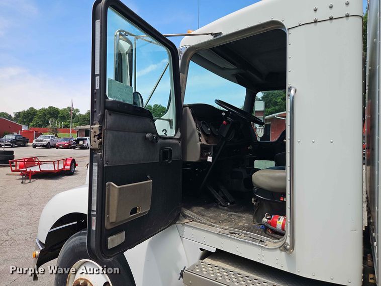image for item DQ7790 2004 Kenworth T300 box truck