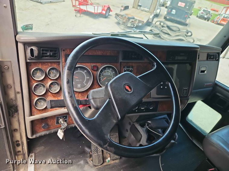 image for item DQ7790 2004 Kenworth T300 box truck