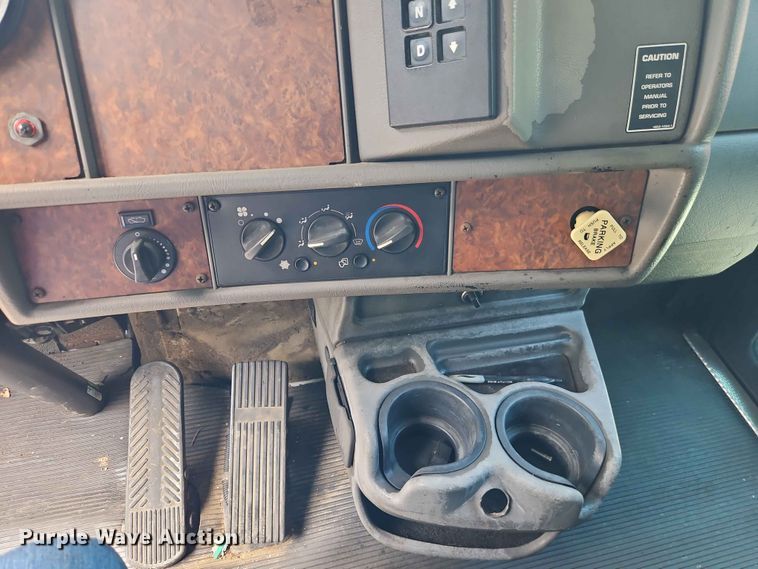 image for item DQ7790 2004 Kenworth T300 box truck