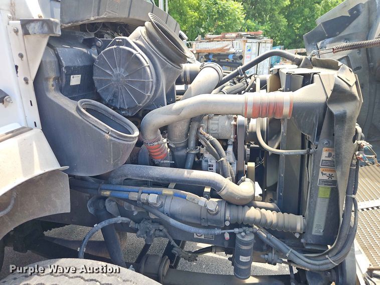 image for item DQ7790 2004 Kenworth T300 box truck