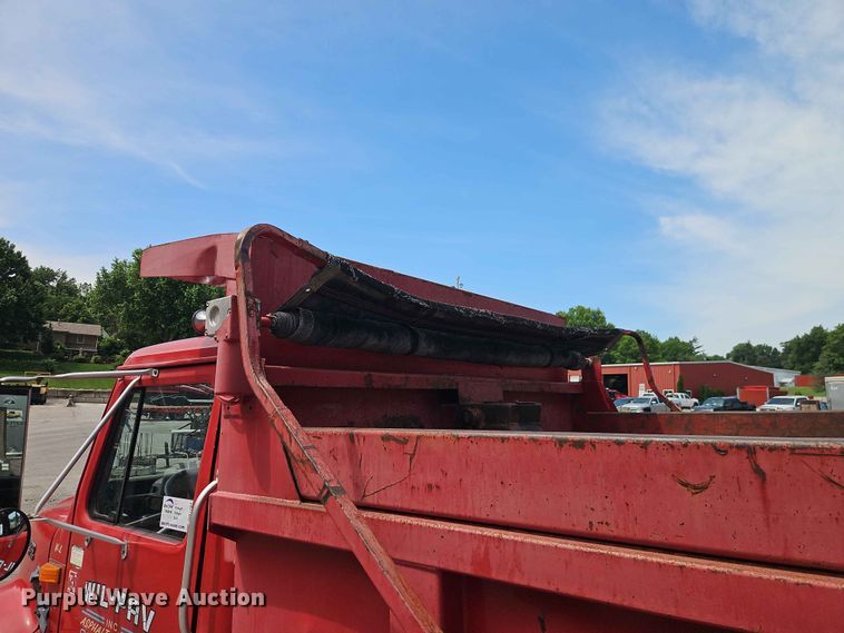image for item DQ7791 1993 International 4900 dump truck