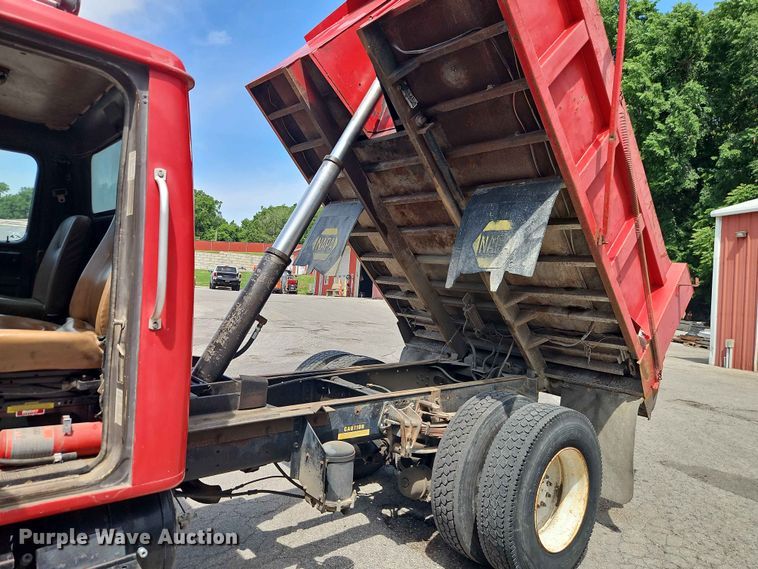 image for item DQ7791 1993 International 4900 dump truck