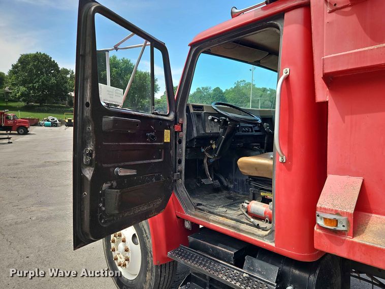 image for item DQ7791 1993 International 4900 dump truck