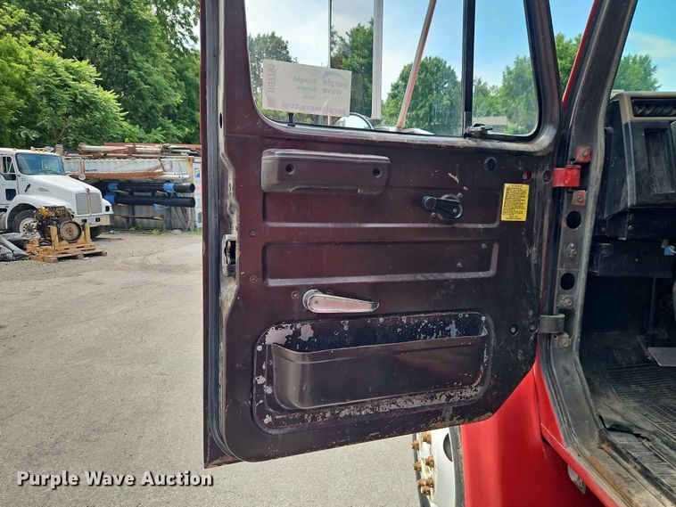 image for item DQ7791 1993 International 4900 dump truck