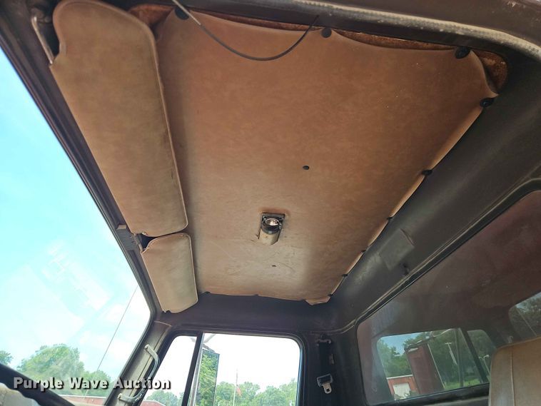image for item DQ7791 1993 International 4900 dump truck