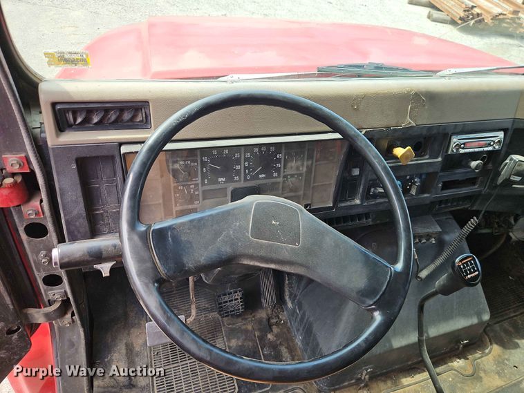 image for item DQ7791 1993 International 4900 dump truck
