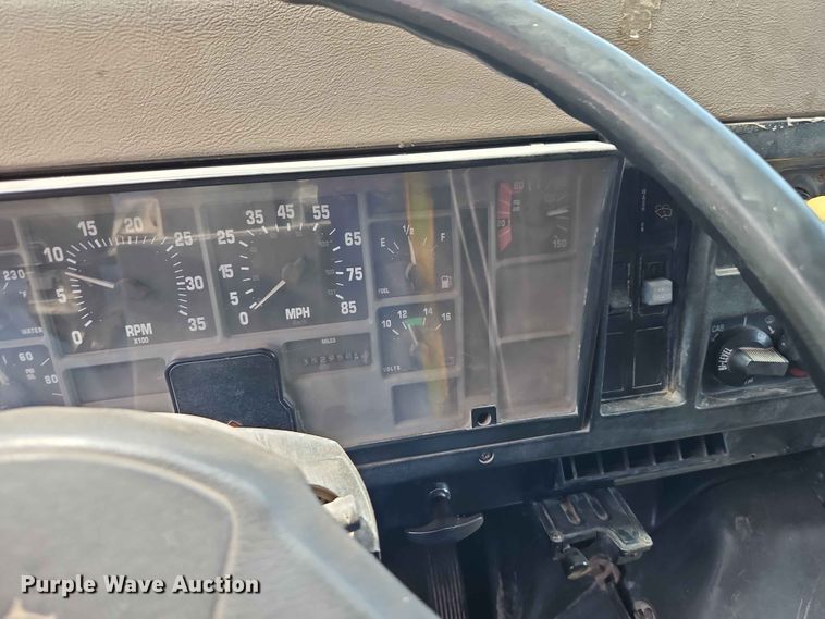 image for item DQ7791 1993 International 4900 dump truck