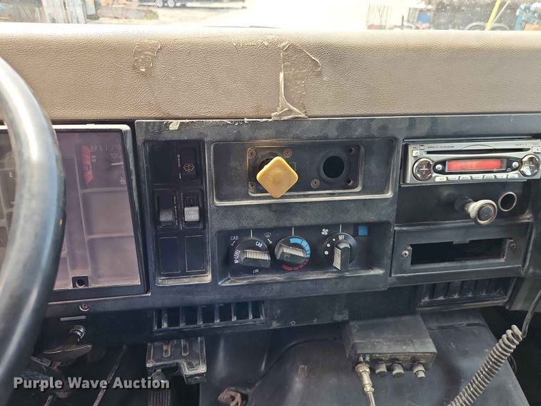 image for item DQ7791 1993 International 4900 dump truck
