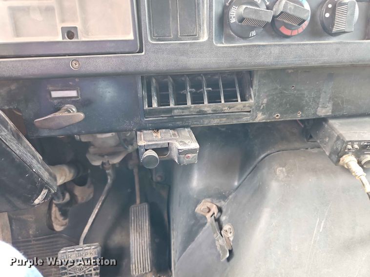 image for item DQ7791 1993 International 4900 dump truck