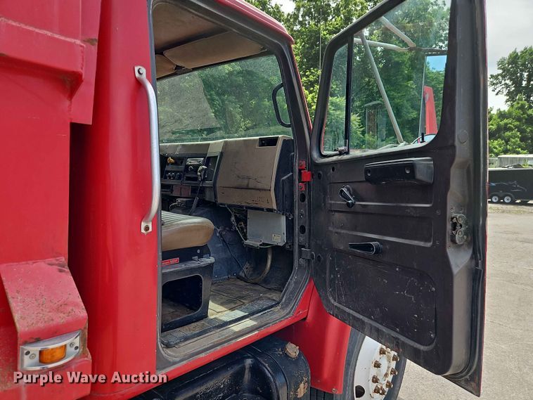 image for item DQ7791 1993 International 4900 dump truck