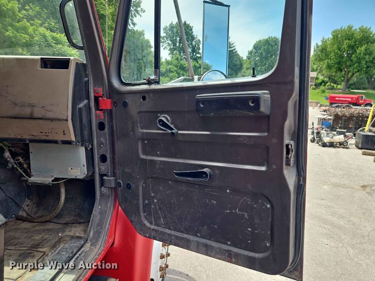 image for item DQ7791 1993 International 4900 dump truck