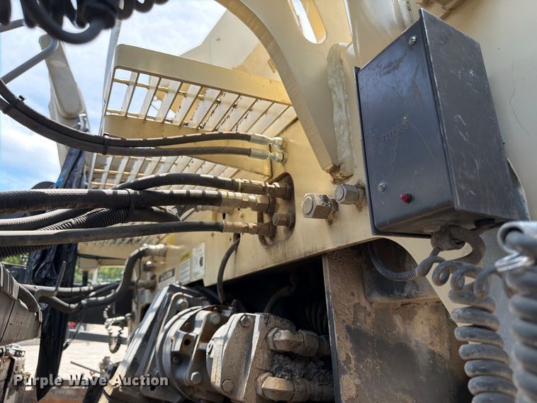 image for item DQ7792 Ingersoll-Rand PF-4410 paver