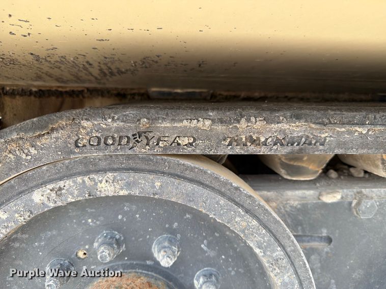 image for item DQ7792 Ingersoll-Rand PF-4410 paver