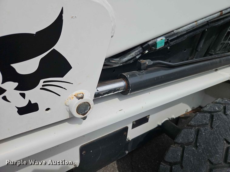image for item DQ7793 1999 Bobcat 763 skid steer loader