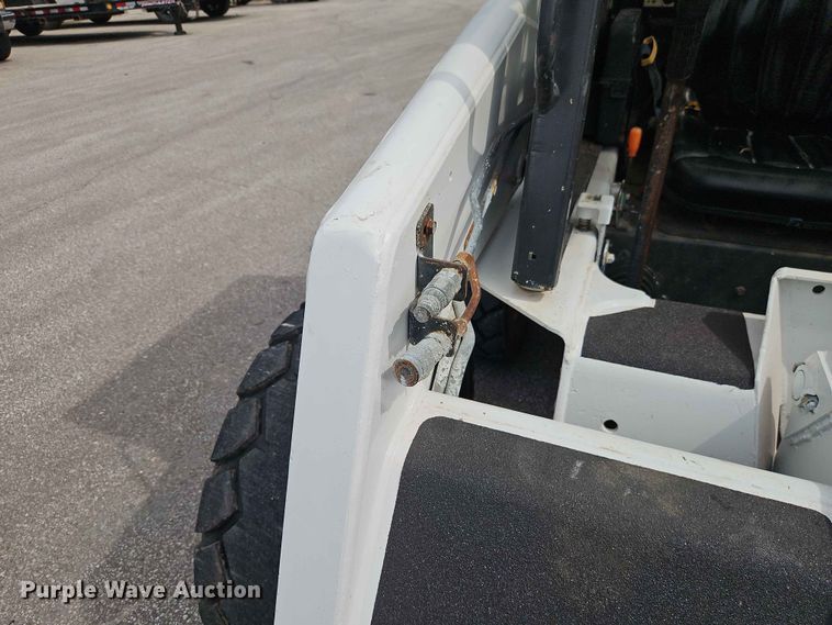 image for item DQ7793 1999 Bobcat 763 skid steer loader