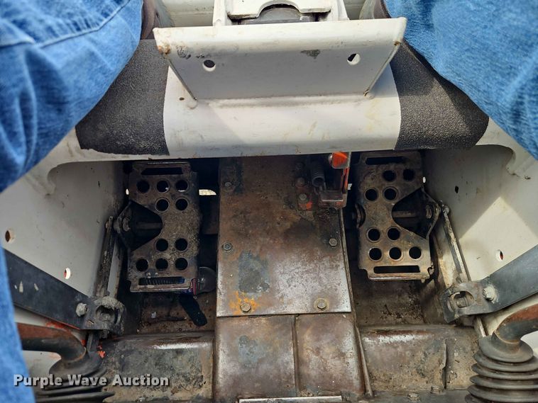 image for item DQ7793 1999 Bobcat 763 skid steer loader