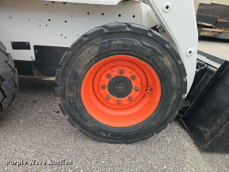 image for item DQ7793 1999 Bobcat 763 skid steer loader