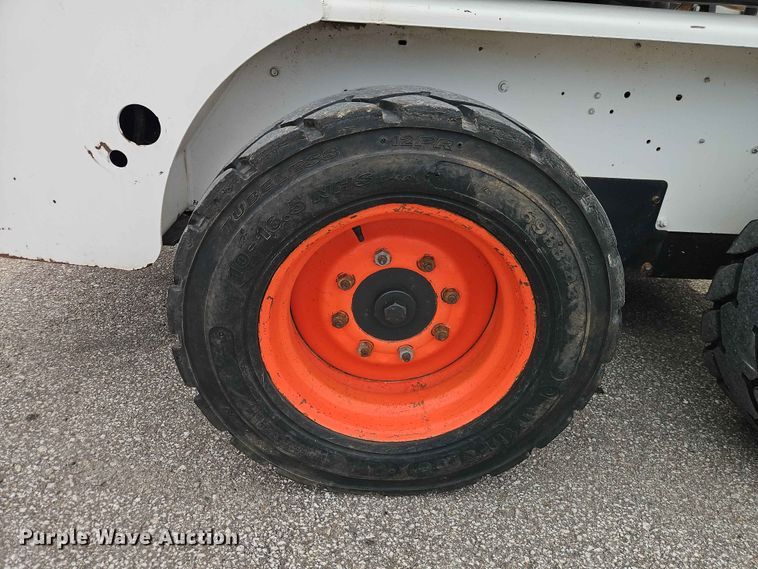 image for item DQ7793 1999 Bobcat 763 skid steer loader