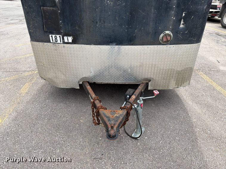 image for item DQ7794 2002 Forest River CMN035422 enclosed cargo trailer