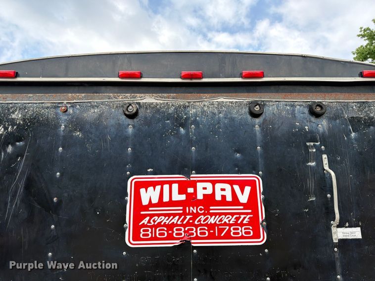 image for item DQ7794 2002 Forest River CMN035422 enclosed cargo trailer