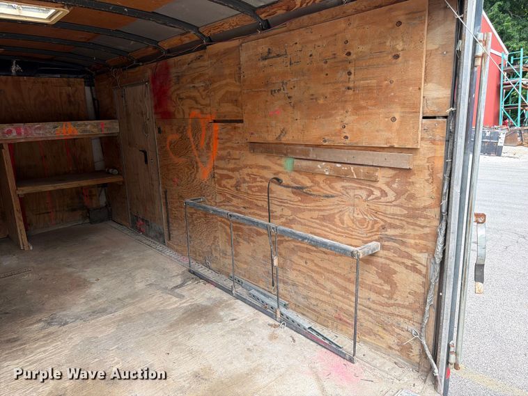 image for item DQ7794 2002 Forest River CMN035422 enclosed cargo trailer