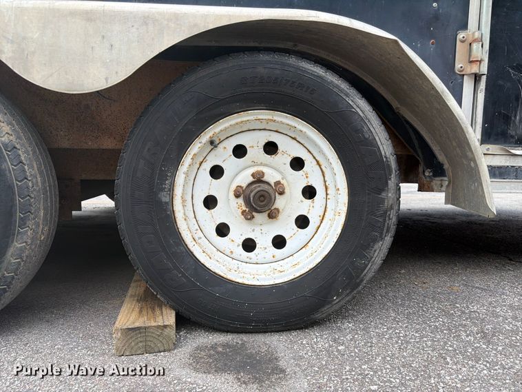 image for item DQ7794 2002 Forest River CMN035422 enclosed cargo trailer