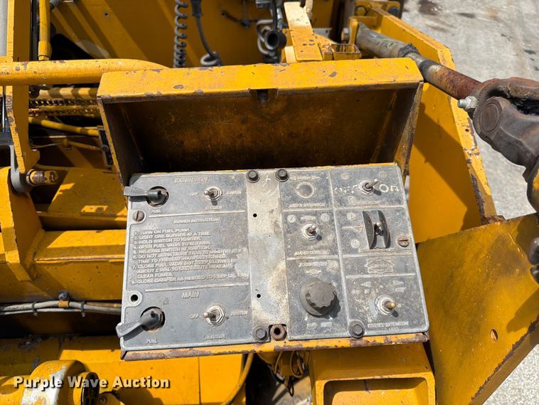 image for item DQ7801 Blaw-Knox PF-5510 paver