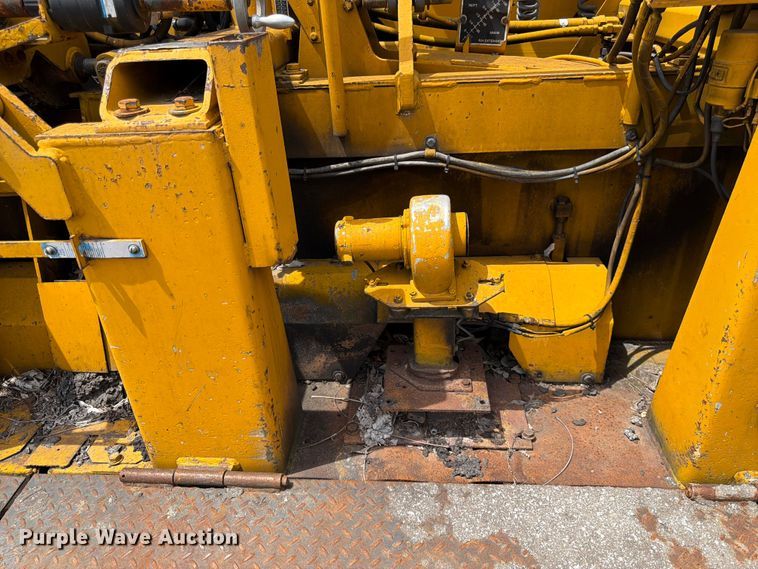 image for item DQ7801 Blaw-Knox PF-5510 paver