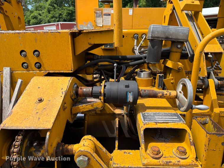 image for item DQ7801 Blaw-Knox PF-5510 paver