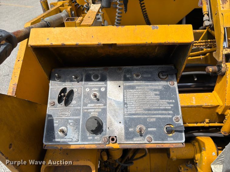 image for item DQ7801 Blaw-Knox PF-5510 paver