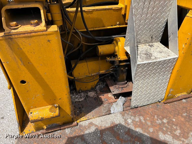 image for item DQ7801 Blaw-Knox PF-5510 paver