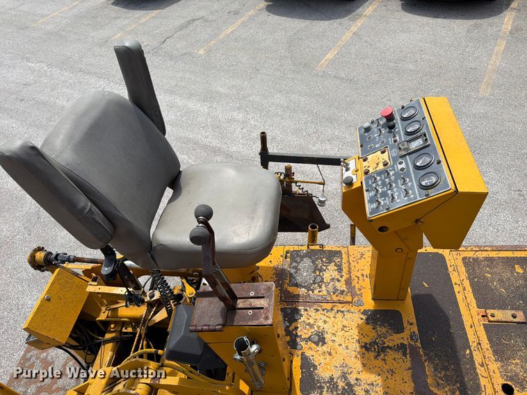 image for item DQ7801 Blaw-Knox PF-5510 paver