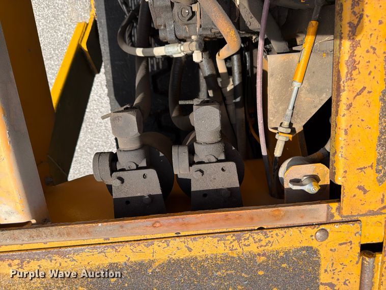 image for item DQ7801 Blaw-Knox PF-5510 paver