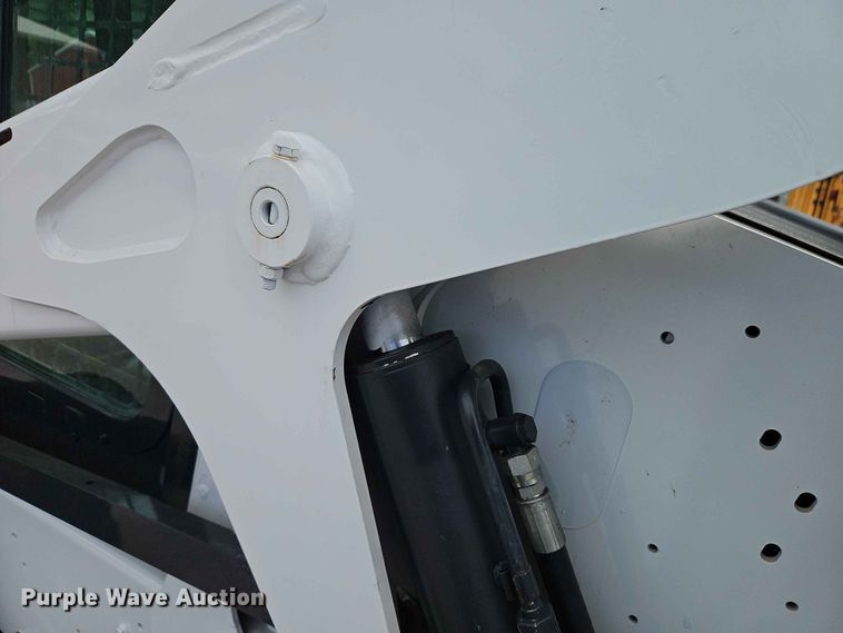 image for item DQ7803 2016 Bobcat S650 skid steer loader