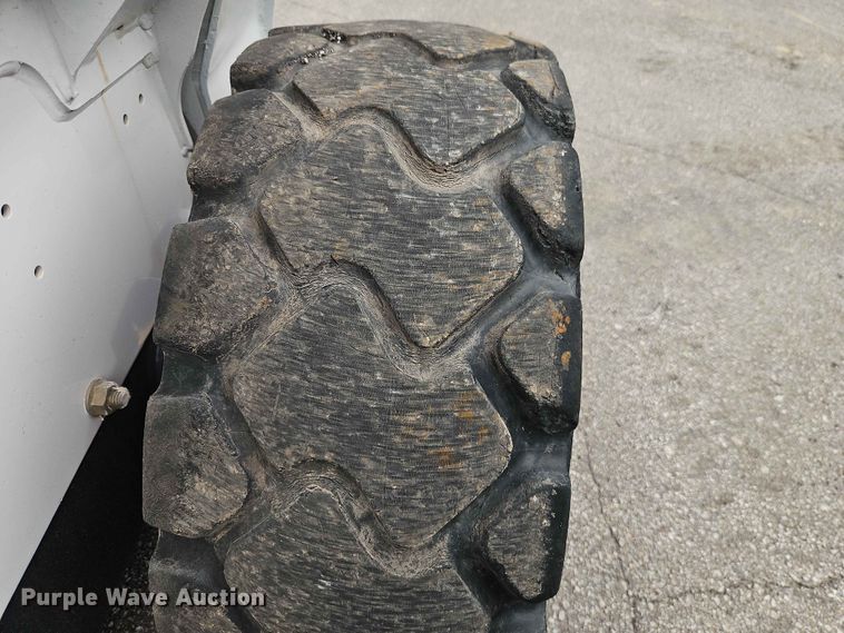 image for item DQ7803 2016 Bobcat S650 skid steer loader