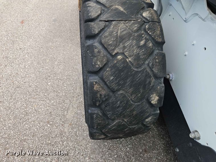 image for item DQ7803 2016 Bobcat S650 skid steer loader