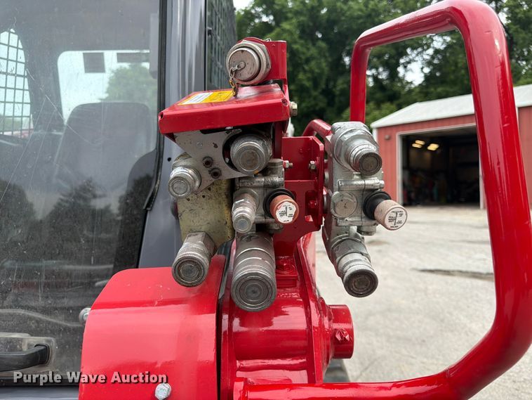 image for item DQ7804 2019 Takeuchi TL12R2 skid steer loader