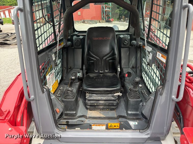 image for item DQ7804 2019 Takeuchi TL12R2 skid steer loader