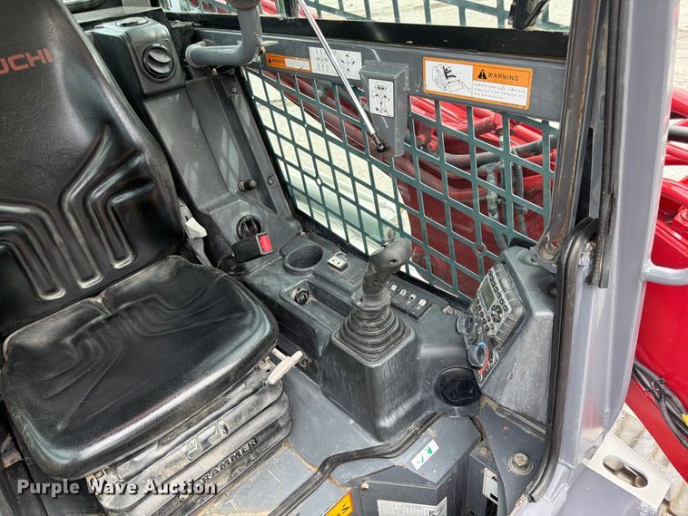 image for item DQ7804 2019 Takeuchi TL12R2 skid steer loader